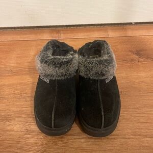 Skechers Women's Black Slippers with Gray Trim -Size 5.5